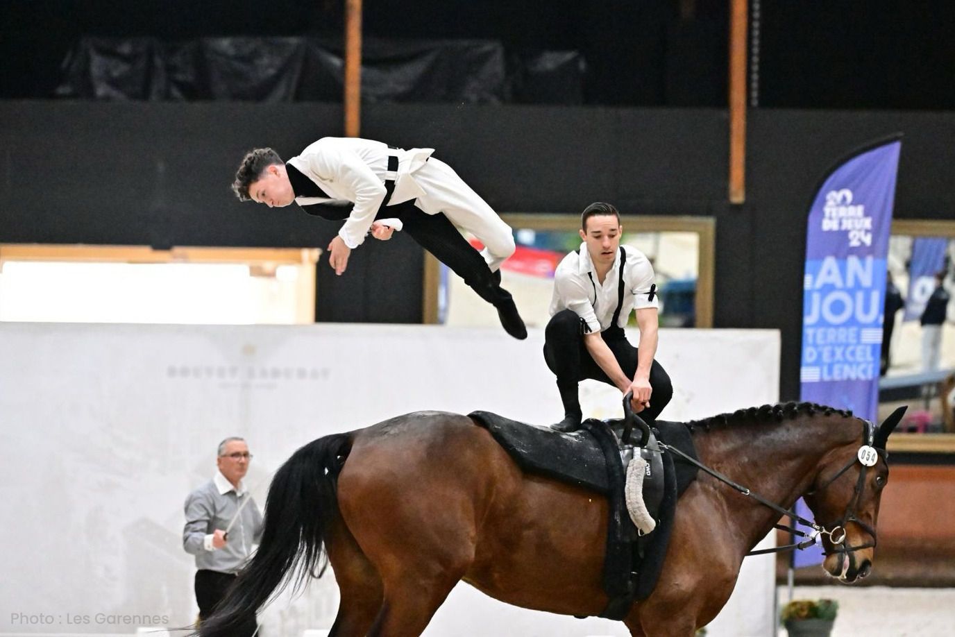 L'équipe de France de Voltige Équestre et la Fédération Française d'Equitation rejoignent le mouvement <strong>#2024<span style="color: #ec6810"><i>je</i></span><span style="color: #2a57a4">BASCULE</span></strong>